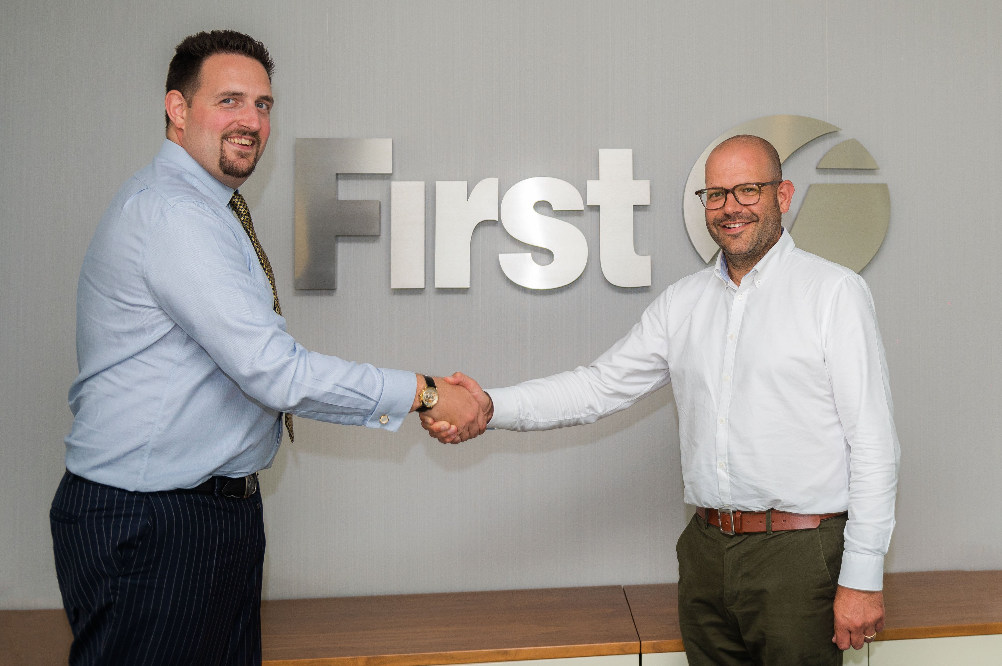 Optibus General Manager, EMEA, Dave Joshua (left) and First Bus Chief Commercial Officer, Simon Pearson (right) at the First Bus offices.