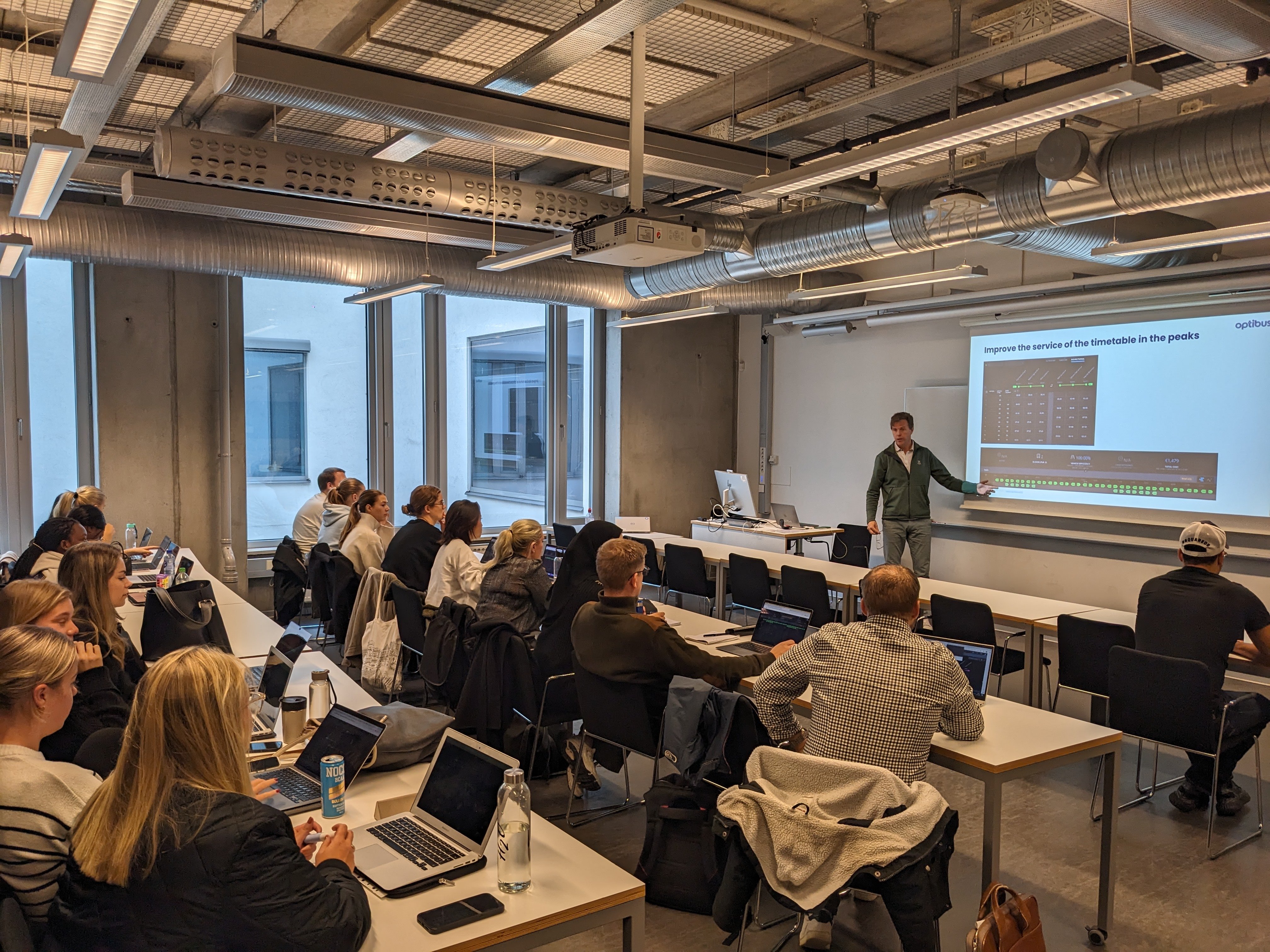 Students of the “Business Information Systems for Transport and Logistics” course led by Ola Johansson, senior lecturer at the Malmö University Department of Urban Studies, receive hands-on training in tim