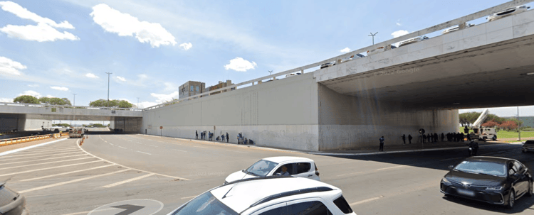 The imposing exterior wall of the unused space (on the left, from Google Maps) at the site entrance contributes to poor accessibility and permeability. On the right, a proposed redesign that increases penetrable